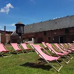 W Parku I Folwarku Przy Palacu Lawica *
