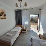 مكان تخييم W Parku I Folwarku Przy Palacu Lawica
