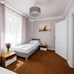 W Parku I Folwarku Przy Palacu Lawica *