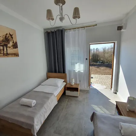 Campingplads W Parku I Folwarku Przy Palacu Lawica