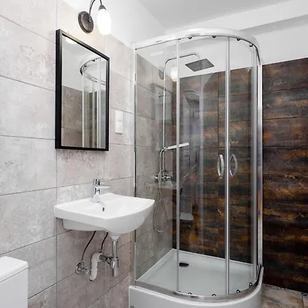 W Parku I Folwarku Przy Palacu Lawica Kłodzko