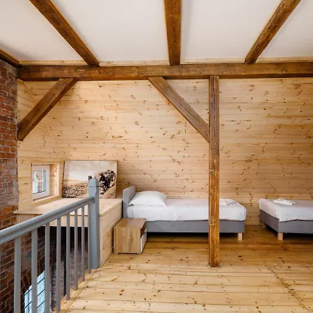 W Parku I Folwarku Przy Palacu Lawica Campingplads Kłodzko