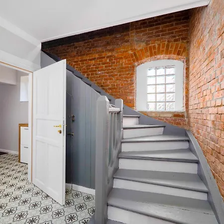 Campingplads W Parku I Folwarku Przy Palacu Lawica *