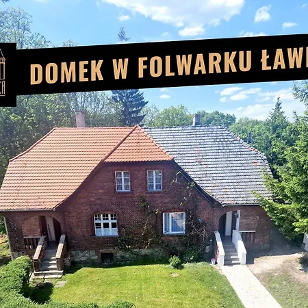 W Parku I Folwarku Przy Palacu Lawica Kłodzko